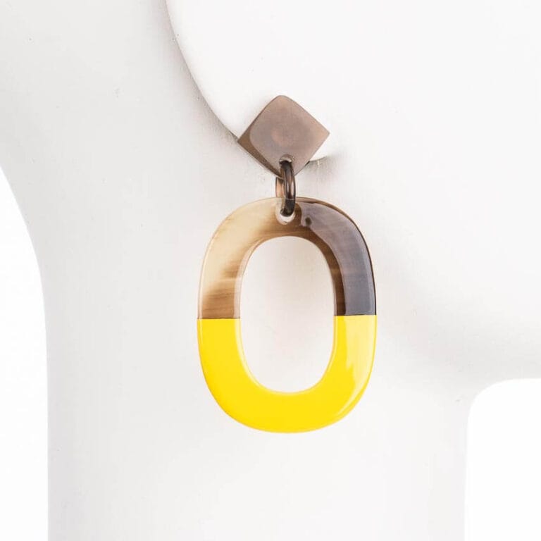 Orecchini moderni perno corno smalto giallo 1