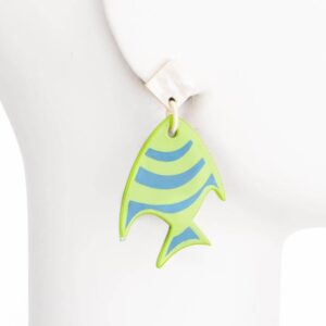 Orecchini perno corno smalto pesce righe azzurro verde 1