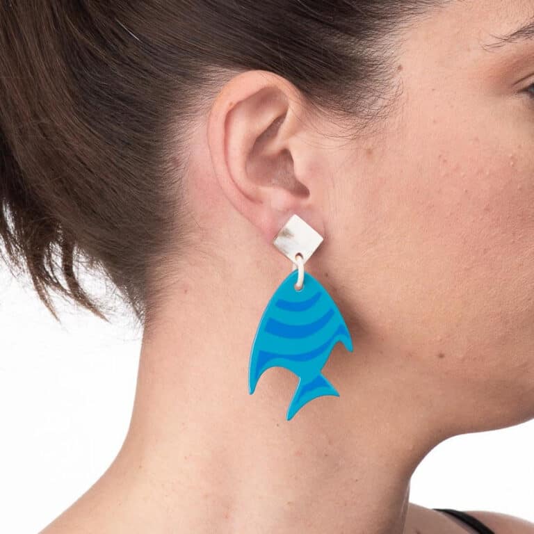 Orecchini perno corno smalto pesce righe azzurro blu 2