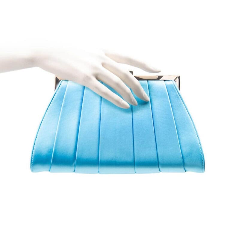 Pochette plissettata chiusura gioiello colore azzurro 2