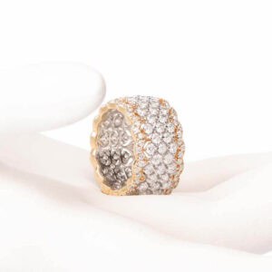 Anello fascia alta traforata bicolore zirconi brillanti 01