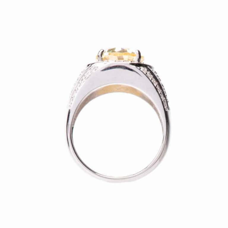 Anello fascia pietra centrale gialla taglio ovale 03