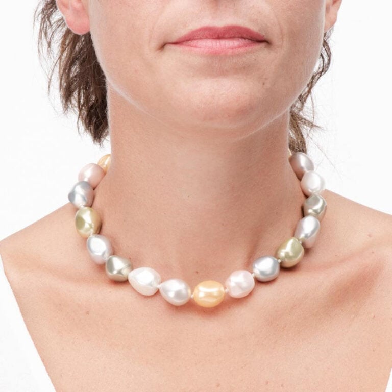 Collana girocollo perle shell baroccate colori pastello - immagine 2
