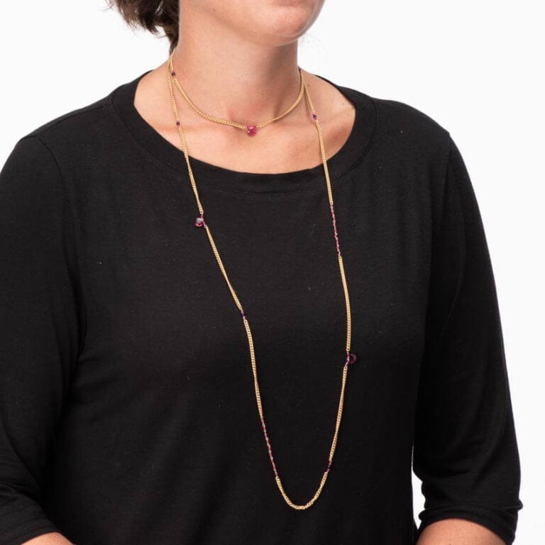 Collana lunga catena groumette oro e pietre colorate rosa - immagine 3