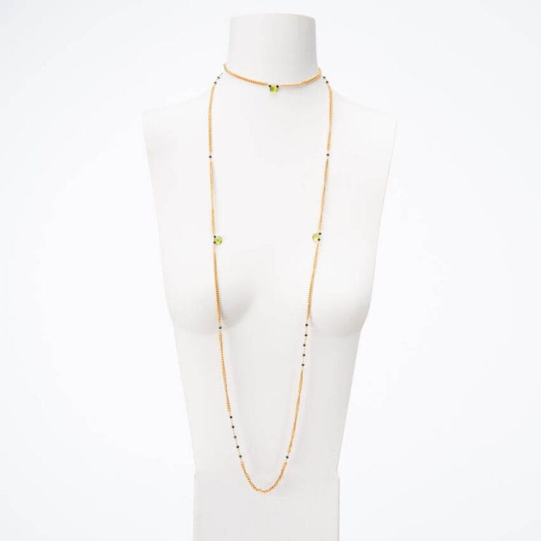 Collana lunga catena groumette oro e pietre colorate verde