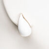Orecchini clip modello goccia color bianco 01